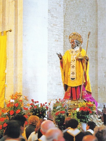Nikolausstatue bei der Prozession in Bari